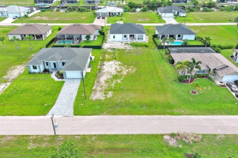 Land in Cape Coral, Florida № 1854829 - photo 10