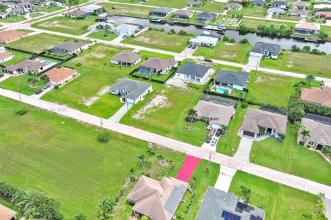 Land in Cape Coral, Florida № 1854829 - photo 16