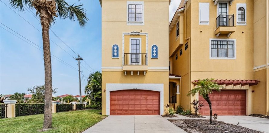 Townhouse in Apollo Beach, Florida 4 bedrooms, 299.33 sq.m. № 1684900