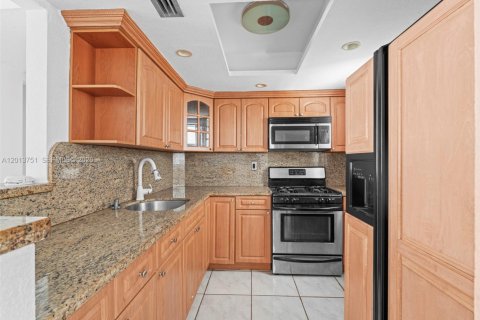 Condo in Miami Beach, Florida, 1 bedroom  № 2075993 - photo 11