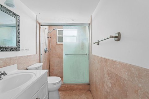 Condo in Miami Beach, Florida, 1 bedroom  № 2075993 - photo 21