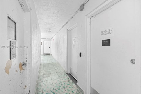 Condo in Miami Beach, Florida, 1 bedroom  № 2075993 - photo 27