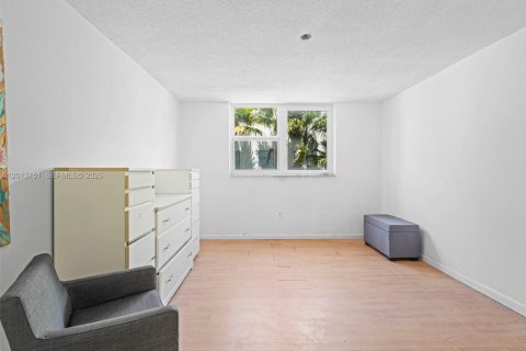 Condo in Miami Beach, Florida, 1 bedroom  № 2075993 - photo 15