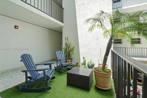 Condo in Miami Beach, Florida, 1 bedroom  № 2075993 - photo 26