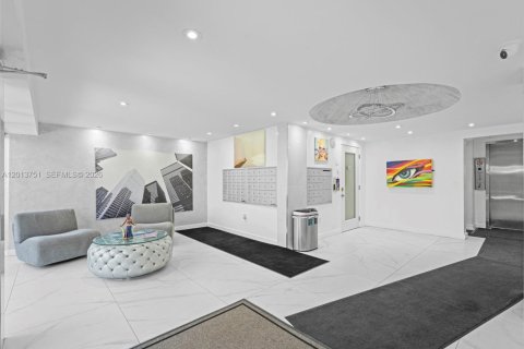 Condo in Miami Beach, Florida, 1 bedroom  № 2075993 - photo 29
