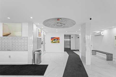 Condo in Miami Beach, Florida, 1 bedroom  № 2075993 - photo 30