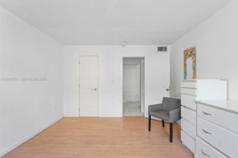 Condo in Miami Beach, Florida, 1 bedroom  № 2075993 - photo 18