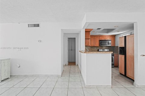 Condo in Miami Beach, Florida, 1 bedroom  № 2075993 - photo 10