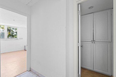 Condo in Miami Beach, Florida, 1 bedroom  № 2075993 - photo 14
