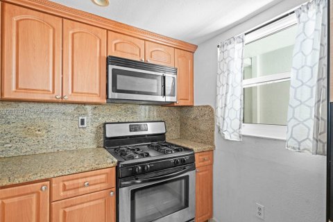 Condo in Miami Beach, Florida, 1 bedroom  № 2075993 - photo 12