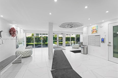 Condo in Miami Beach, Florida, 1 bedroom  № 2075993 - photo 28