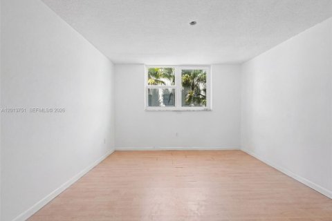 Condo in Miami Beach, Florida, 1 bedroom  № 2075993 - photo 16
