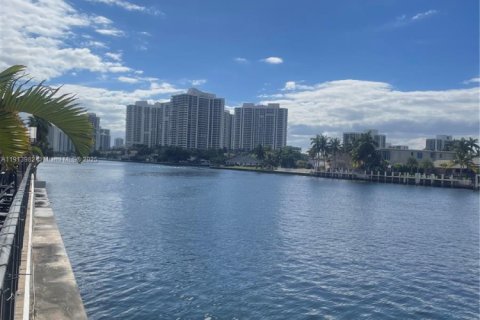 Appartement à louer à Hallandale Beach, Floride: 2 chambres, 94.76 m2 № 1969021 - photo 11