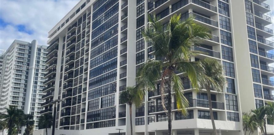 Appartement à Hallandale Beach, Floride 2 chambres, 94.76 m2 № 1969021