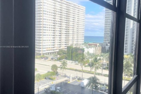Appartement à louer à Hallandale Beach, Floride: 2 chambres, 94.76 m2 № 1969021 - photo 8