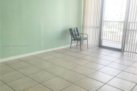 Appartement à louer à Hallandale Beach, Floride: 2 chambres, 94.76 m2 № 1969021 - photo 2
