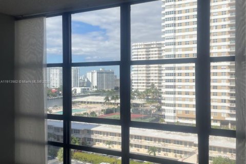 Appartement à louer à Hallandale Beach, Floride: 2 chambres, 94.76 m2 № 1969021 - photo 4