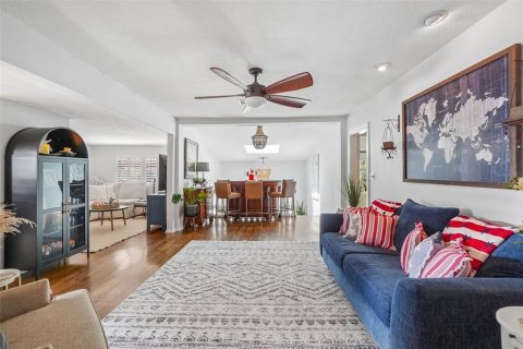 Villa ou maison à vendre à Tampa, Floride: 4 chambres, 225.29 m2 № 2211167 - photo 4