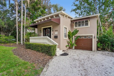 House in Tampa, Florida 4 bedrooms, 225.29 sq.m. № 2211167