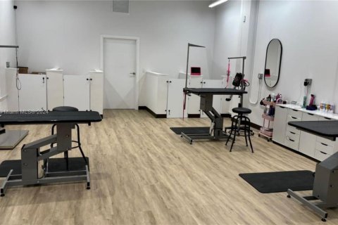 Commercial property in Dania Beach, Florida № 1753743 - photo 3