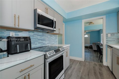 Villa ou maison à vendre à Oakland Park, Floride: 3 chambres, 99.68 m2 № 1652810 - photo 11