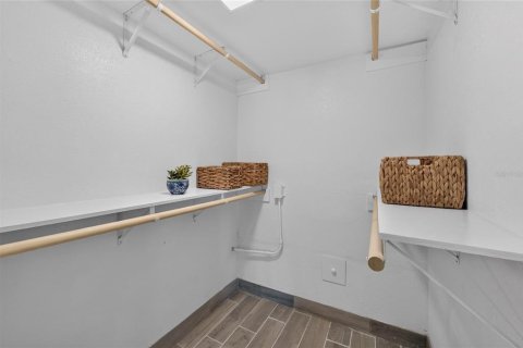 Купить кондоминиум в Аполло-Бич, Флорида 8 комнат, 100.71м2, № 2235557 - фото 29