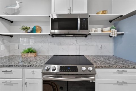 Купить кондоминиум в Аполло-Бич, Флорида 8 комнат, 100.71м2, № 2235557 - фото 17