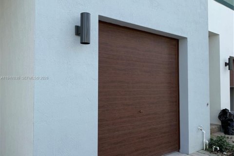 Снять в аренду таунхаус в Плантация, Флорида 3 спальни, 150.13м2, № 2005048 - фото 3