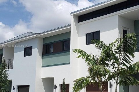 Снять в аренду таунхаус в Плантация, Флорида 3 спальни, 150.13м2, № 2005048 - фото 2