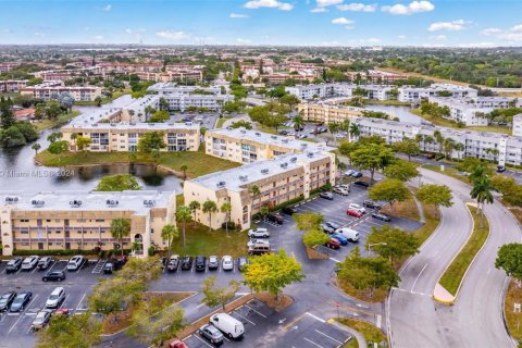 Copropriété à vendre à Sunrise, Floride: 2 chambres, 78.97 m2 № 1891618 - photo 2