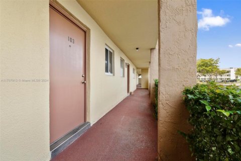 Copropriété à vendre à Sunrise, Floride: 2 chambres, 78.97 m2 № 1891618 - photo 10
