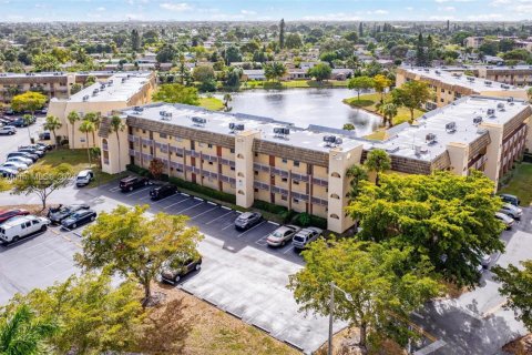 Copropriété à vendre à Sunrise, Floride: 2 chambres, 78.97 m2 № 1891618 - photo 9