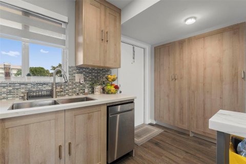 Copropriété à vendre à Sunrise, Floride: 2 chambres, 78.97 m2 № 1891618 - photo 14