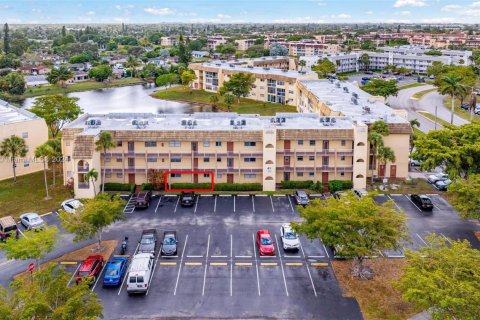 Copropriété à vendre à Sunrise, Floride: 2 chambres, 78.97 m2 № 1891618 - photo 4