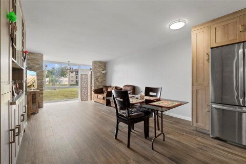 Copropriété à vendre à Sunrise, Floride: 2 chambres, 78.97 m2 № 1891618 - photo 18