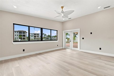 House in Redington Beach, Florida 3 bedrooms, 186.27 sq.m. № 2259161 - photo 23