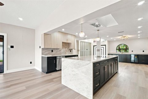 House in Redington Beach, Florida 3 bedrooms, 186.27 sq.m. № 2259161 - photo 13