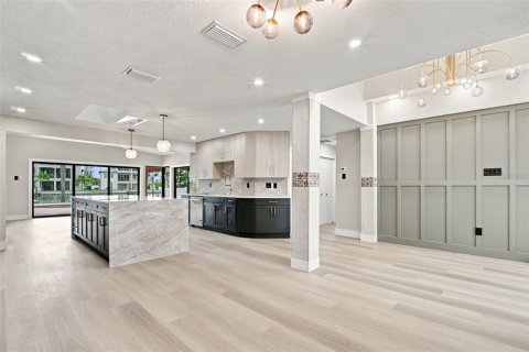 House in Redington Beach, Florida 3 bedrooms, 186.27 sq.m. № 2259161 - photo 8