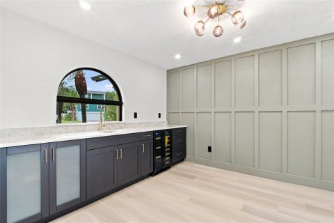 House in Redington Beach, Florida 3 bedrooms, 186.27 sq.m. № 2259161 - photo 10