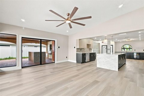 House in Redington Beach, Florida 3 bedrooms, 186.27 sq.m. № 2259161 - photo 19