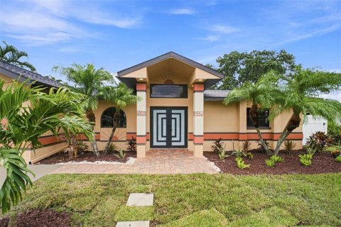 House in Redington Beach, Florida 3 bedrooms, 186.27 sq.m. № 2259161 - photo 3