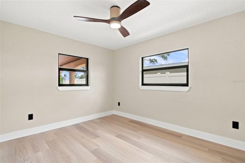 House in Redington Beach, Florida 3 bedrooms, 186.27 sq.m. № 2259161 - photo 30