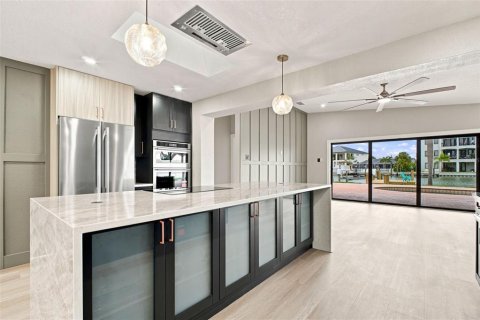 House in Redington Beach, Florida 3 bedrooms, 186.27 sq.m. № 2259161 - photo 15