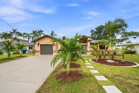 House in Redington Beach, Florida 3 bedrooms, 186.27 sq.m. № 2259161 - photo 4
