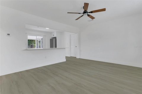 House in Cocoa, Florida 3 bedrooms, 94.3 sq.m. № 1743638 - photo 7