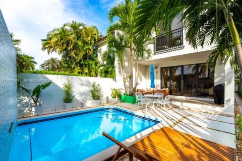 Townhouse in Miami, Florida 3 bedrooms, 211.63 sq.m. № 2066304
