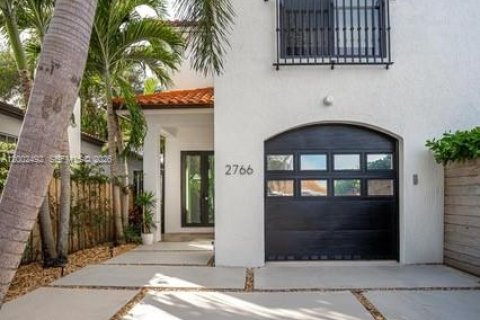 Townhouse in Miami, Florida 3 bedrooms, 211.63 sq.m. № 2066304 - photo 2