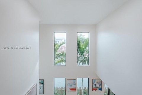 Townhouse in Miami, Florida 3 bedrooms, 211.63 sq.m. № 2066304 - photo 27