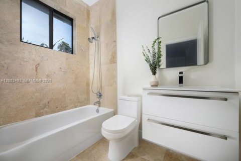 Townhouse in Miami, Florida 3 bedrooms, 211.63 sq.m. № 2066304 - photo 24