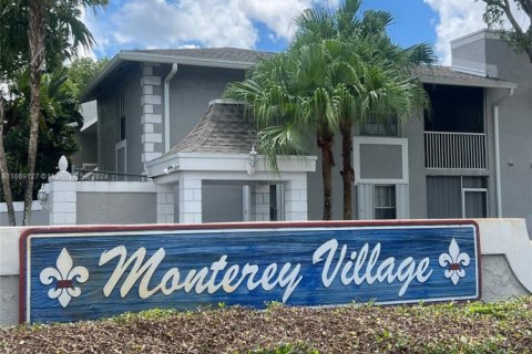 Condo in Miami, Florida, 2 bedrooms  № 1863735 - photo 1